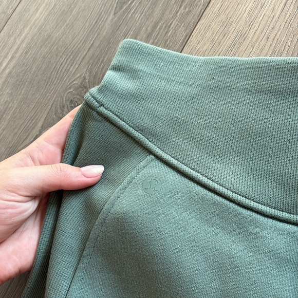 NWT Lululemon Scuba High-Rise Mini Skirt Grey Eucalyptus Size XS - Picture 10 of 10